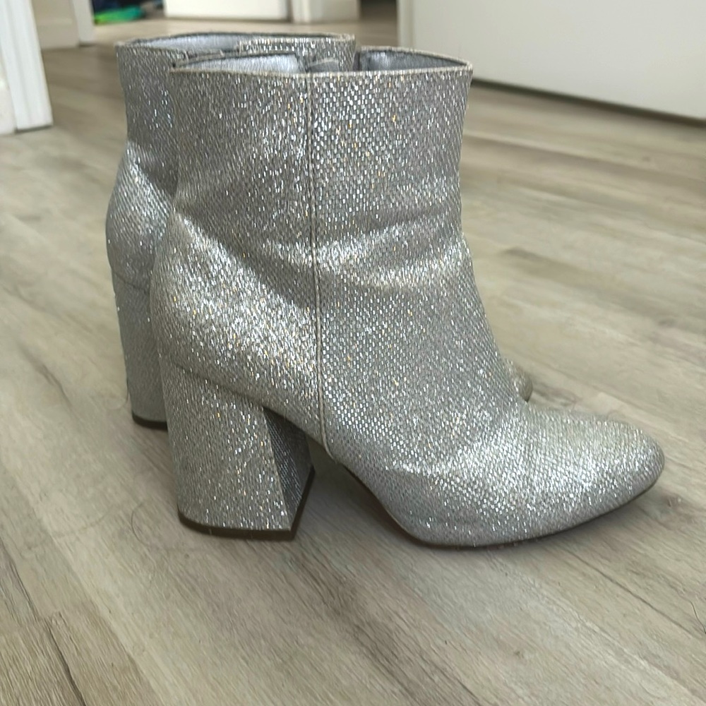 7.5 booties great for going out and very comfortable! Worn 1x!!